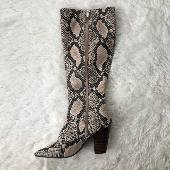 CROWN & IVY • Azalea Snake Skin Animal Pattern Stacked Heel Boots Size 9.5 - Picture 14 of 16